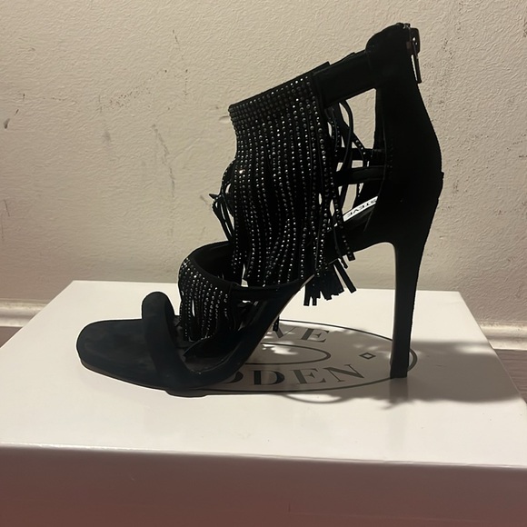Steve Madden Fringly Black Suede Fringe Strappy Size 8.5 Never worn. - Picture 5 of 7